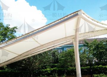 示一告訴你當(dāng)雷陣雨遇上膜結(jié)構(gòu)雨棚發(fā)生了什么？
