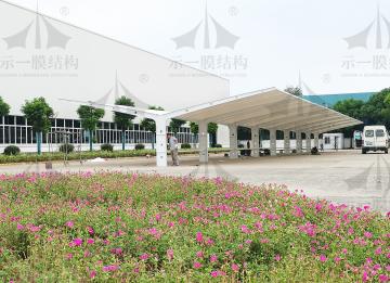 膜結(jié)構(gòu)車(chē)棚在生活中的運(yùn)用
